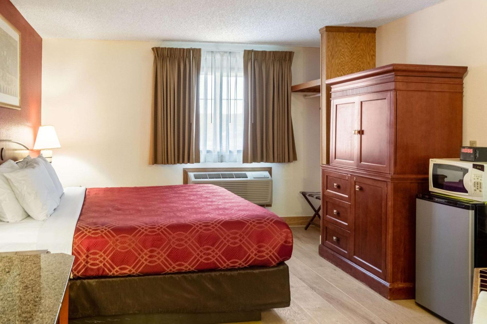 Econo Lodge Inn & Suites Madras Exterior foto