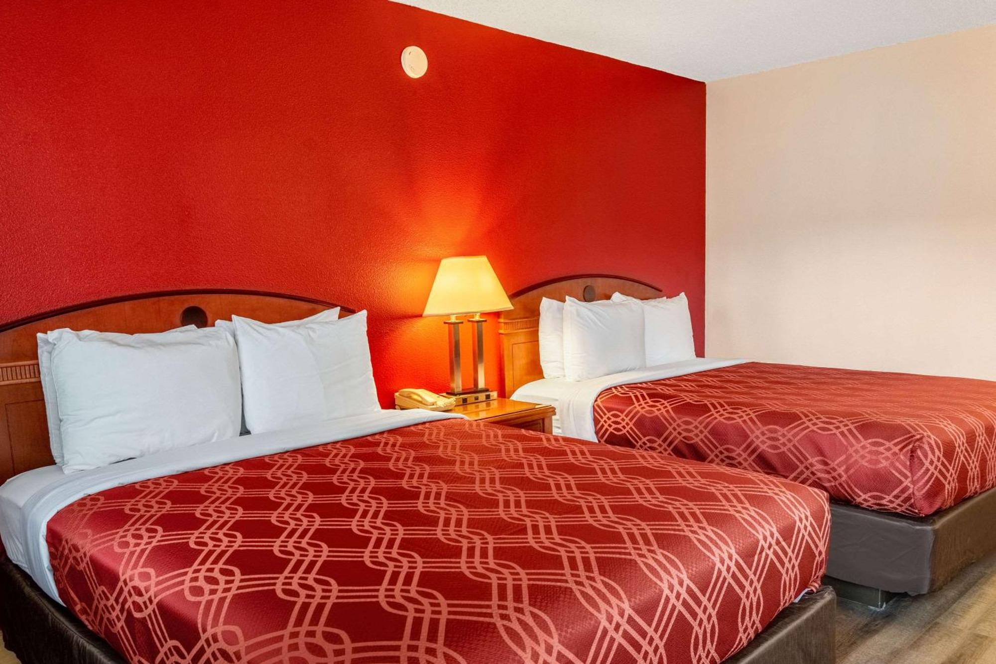 Econo Lodge Inn & Suites Madras Exterior foto