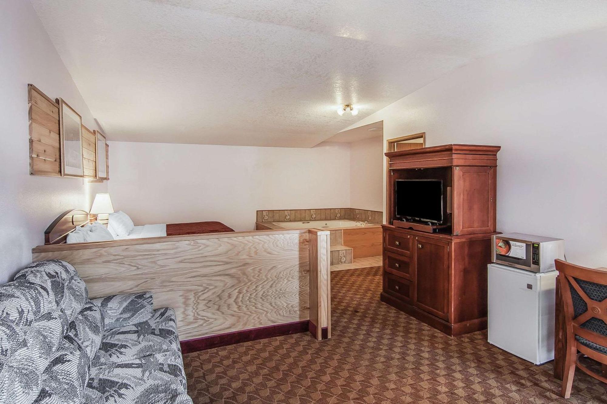 Econo Lodge Inn & Suites Madras Exterior foto