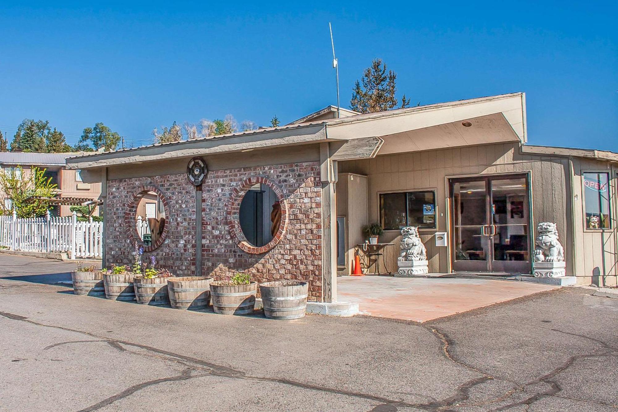Econo Lodge Inn & Suites Madras Exterior foto